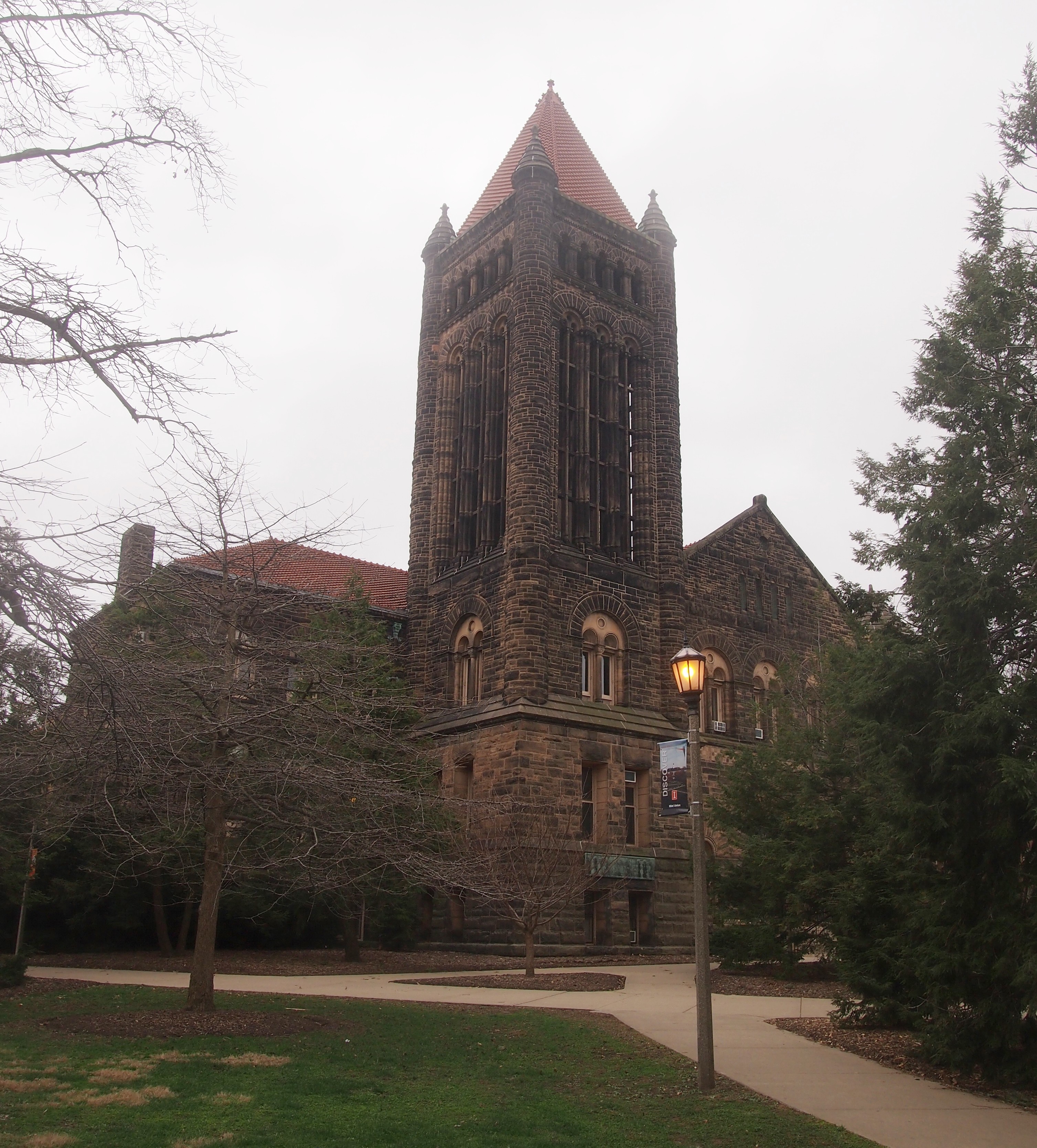 building behind Alma Mater UIUC