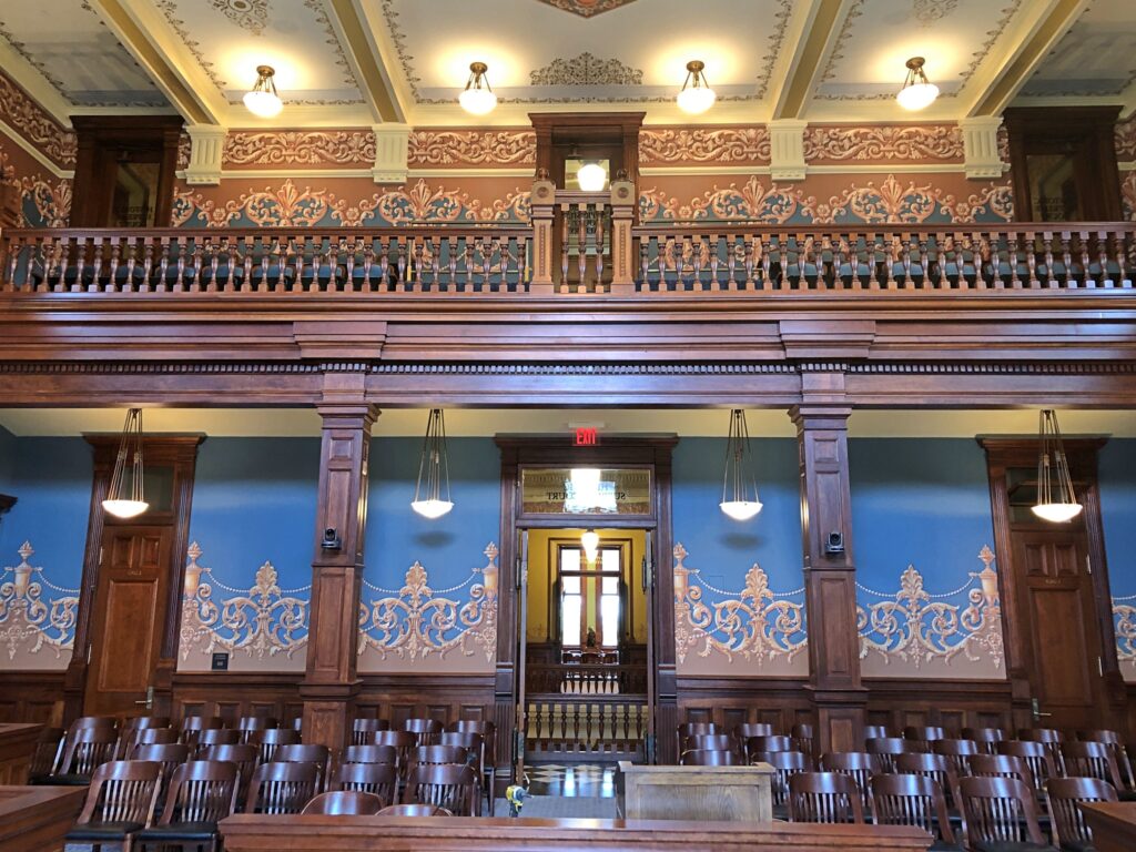 It faces a long avenue.