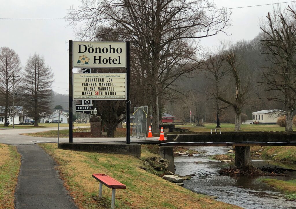 Red Boiling Springs, TN