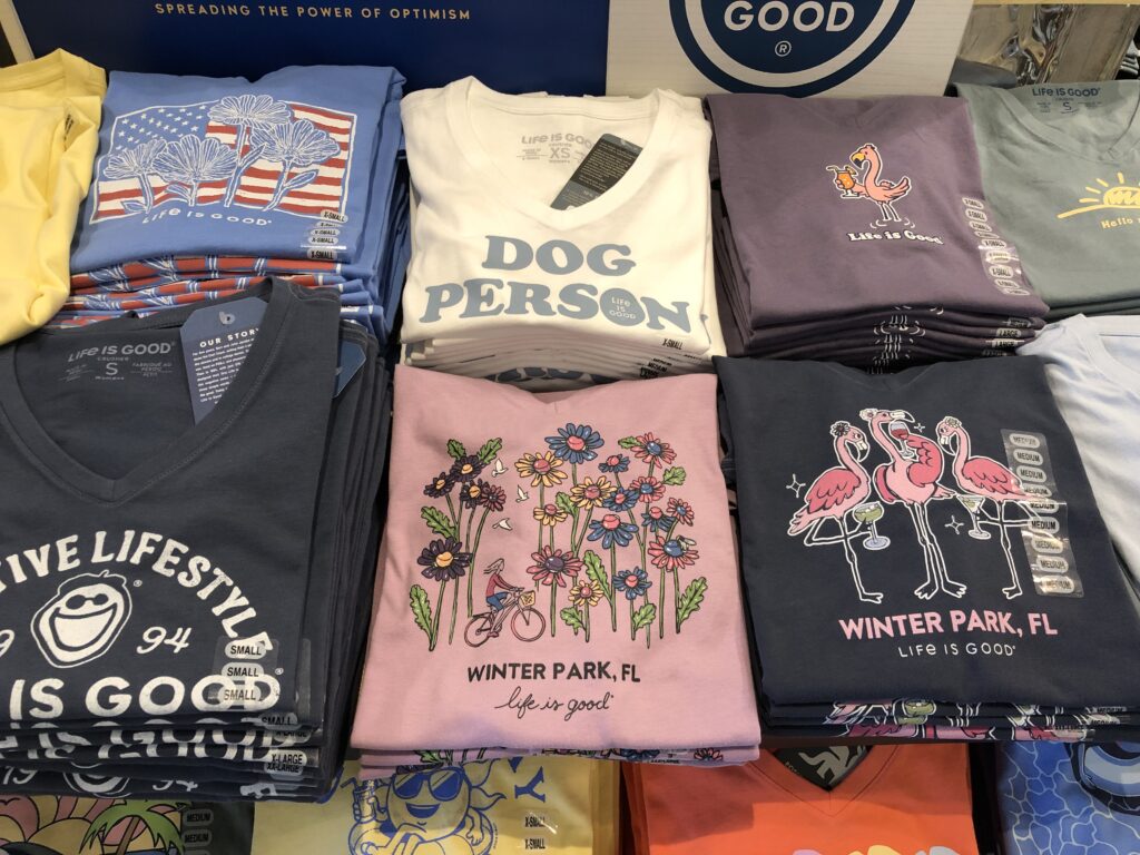 the shopping side of the street are the likes of Bosphorous Turkish Cuisine, Williams-Sonoma, Ocean Blue Galleries, D'Anne Mica, Fannie Hillman + Associates real estate, Current by John Craig men's clothing, The Imperial on Park wine bar and Be On Park Fine Jewelry. Life Is Good (registered trademark) products are available on the street.
